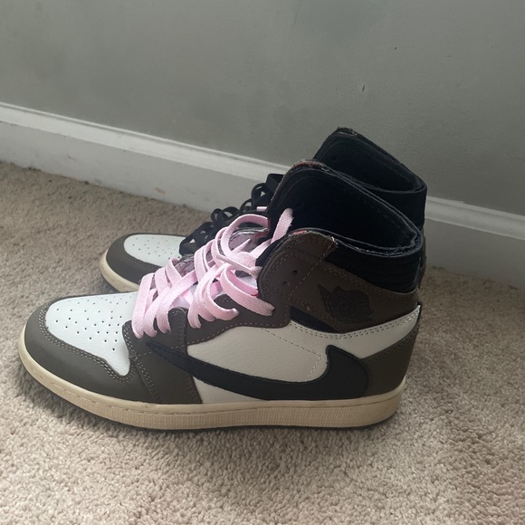 Comes with all laces but not original box slightly worn with one or two scuffs. - Picture 1 of 10